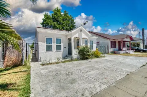 Turnkey Duplex with Driveway Parking