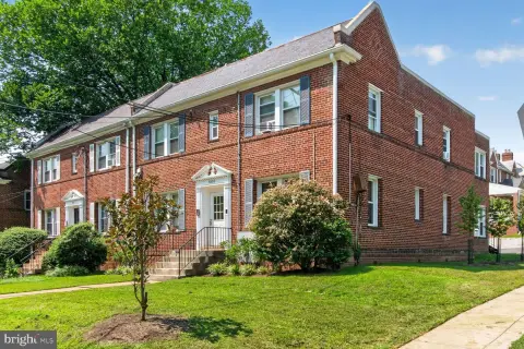 Brick 4-Unit Apartment Building