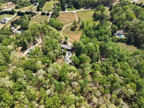 Gainesville Estate: Acreage and Potential