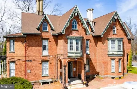 Historic Office Spaces For Lease