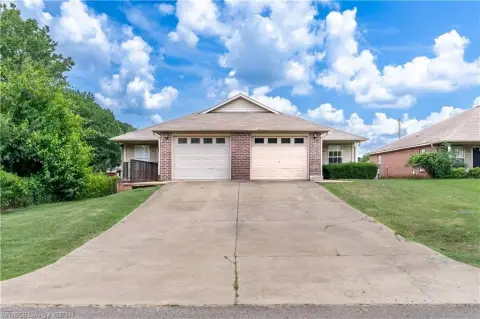 Well-Maintained Duplex in Fort Smith