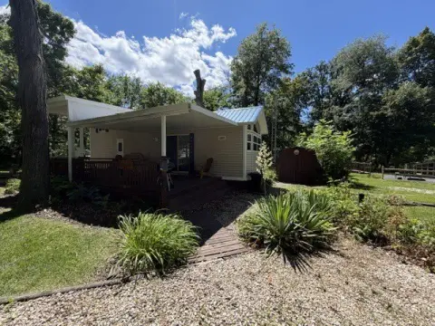 Park-Model Home on Corner Lot