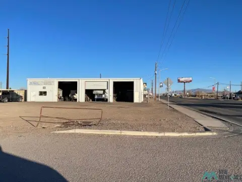 Equipped Auto Repair Shop