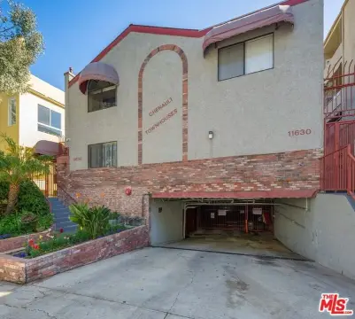15-Unit Townhome-Style Apartment Building