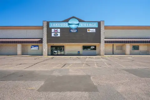 Retail Flex Suites in Multi-Tenant Building