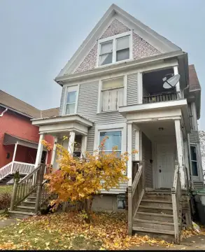 Milwaukee Duplex Near South Side