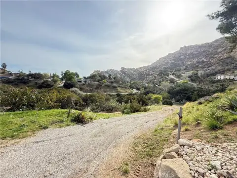 2.7 Acres in Box Canyon