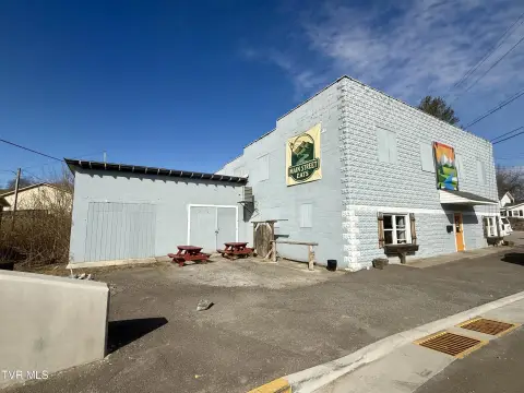 Versatile Commercial Building on Main