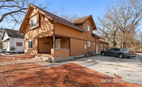 Muskegon Triplex: Income Opportunity