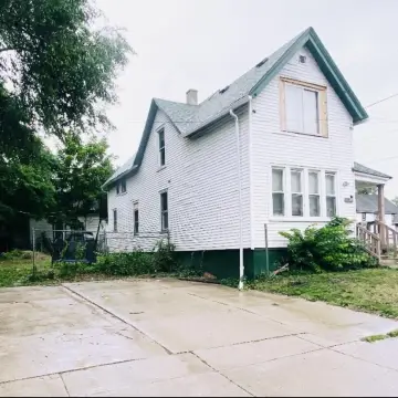 Milwaukee Duplex with Rental Income