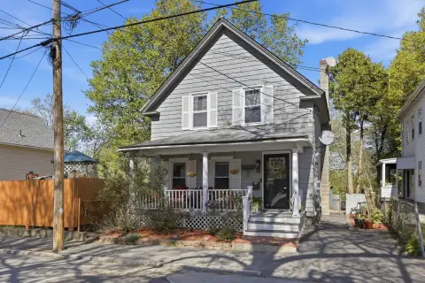 Duplex with Balcony Deck
