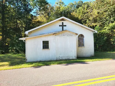 Hyndman Commercial Building For Sale