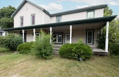 Owner-Occupant Duplex with 3 Bedrooms
