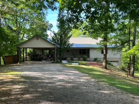 Rockford Estate with Creek Frontage