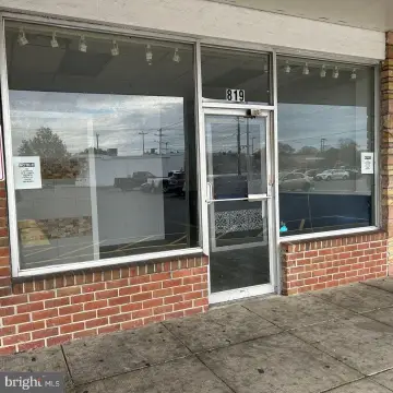 Retail/Showroom Unit For Lease