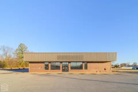 Jonesboro Commercial Building For Lease