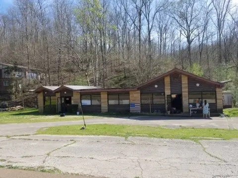 Three-Phase-Power Retail/Storage Building