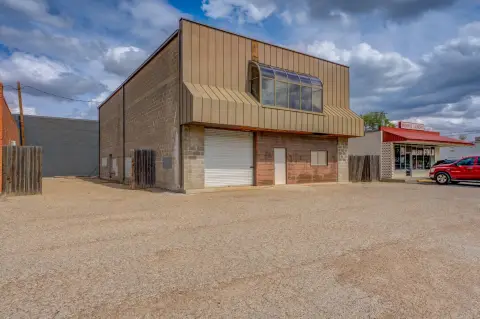 Lubbock Warehouse with Tall Ceilings