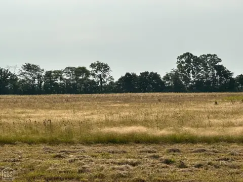 8 Acres Near City Amenities