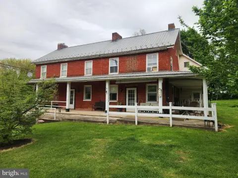 Versatile Triplex with Income Potential