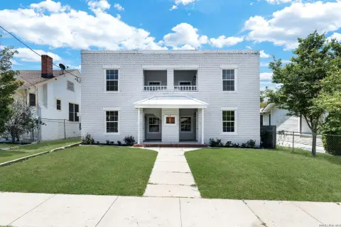 Renovated Multifamily Property in Alta Vista