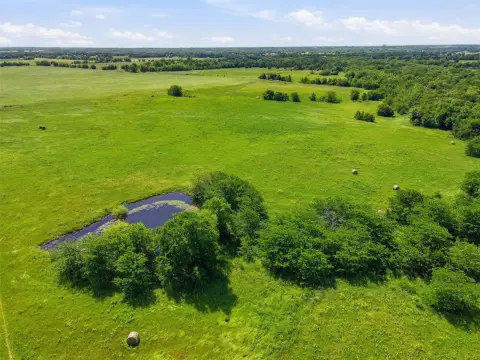 Versatile Ranch Acreage with Ponds