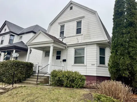 Milwaukee Duplex in Cambridge Woods