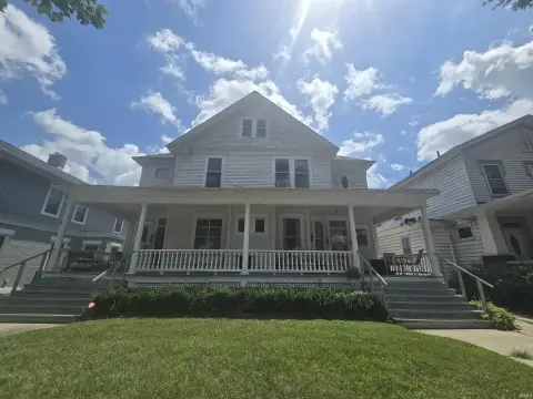 6-Unit Apartment Building