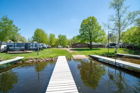 Turn-Key Bar & Grill on Chain Lake