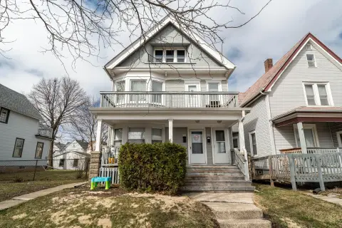 Updated Duplex in Prime Location