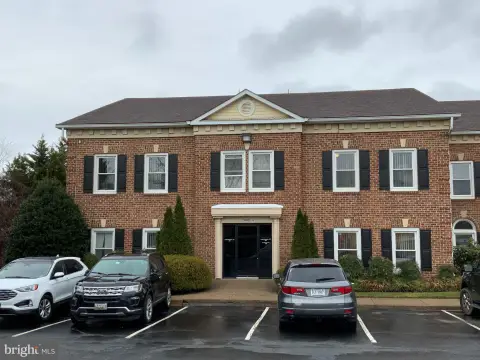Second-Level End-Unit Office Suite