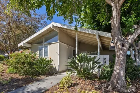 Cottage-Style Specialty Property