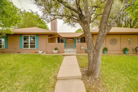 Well-Maintained Duplex in Fort Worth