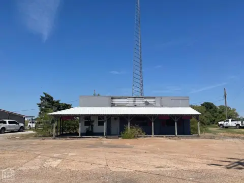 Waldenburg Restaurant/Retail Opportunity on Highway