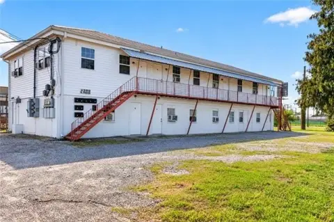 10-Unit Apartment Building