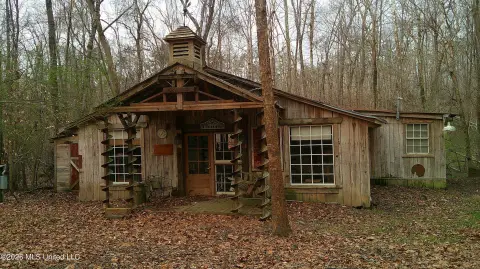 Hickory Flat Hunting Land Cabin
