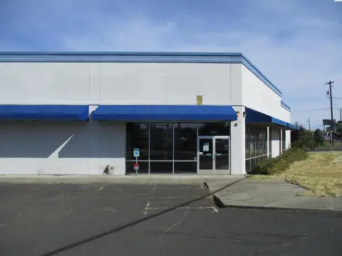 Showroom Building With Pylon Sign