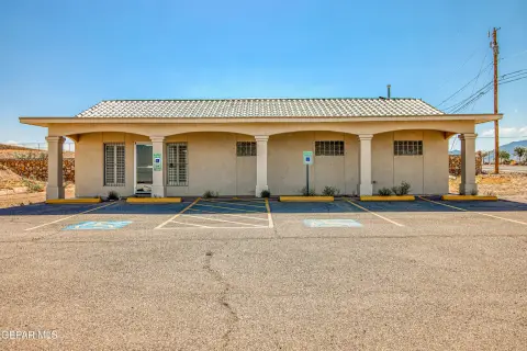 Commercial Building Near I-10