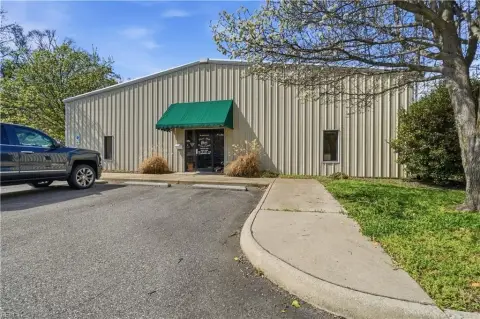 Multi-Use Commercial Building in Yorktown