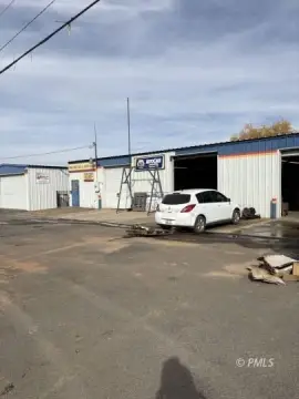 Commercial Building with Business Potential