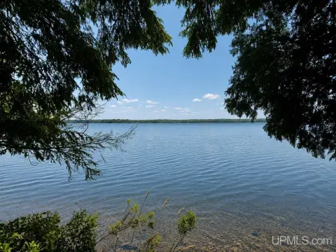 Waterfront Land Parcel with 367 Frontage