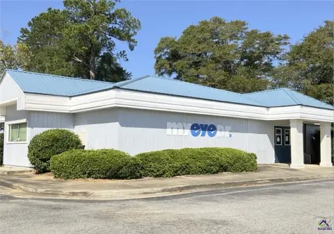 Versatile Medical Office/Bank Building