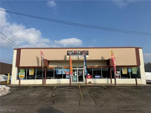High-Visibility Showroom in North Randall