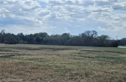 Commercial Land in Duncanville, TX