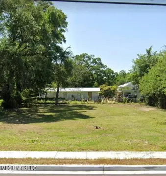 Land in Central Biloxi