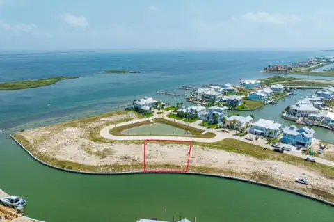 Residential Lot in Rockport Community