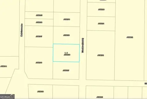 Level Lot in Lindale, GA