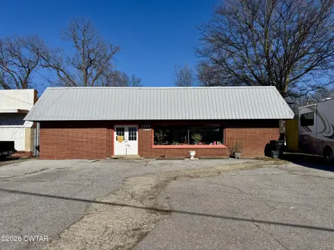 Dyersburg Commercial Building For Sale