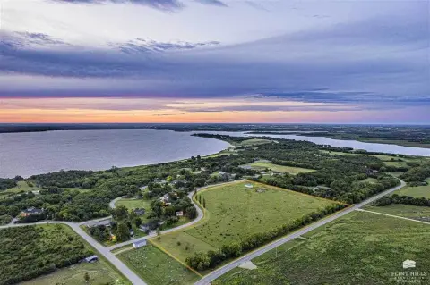 10-Acre Parcel Near the Lake