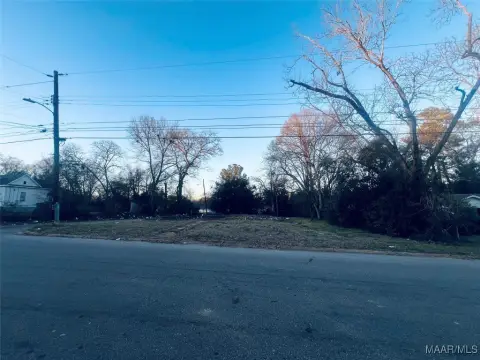 Vacant Corner Lot in Montgomery